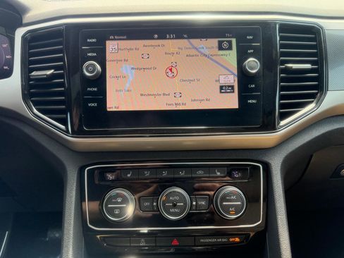 Used 2020 Volkswagen Atlas Cross Sport SEL AWD/4WD image 18