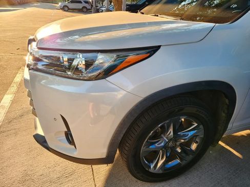 Used 2019 Toyota Highlander Limited Platinum AWD/4WD image 7