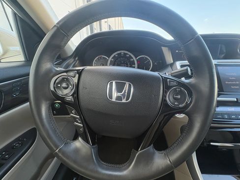 Used 2017 Honda Accord EX-L image 10