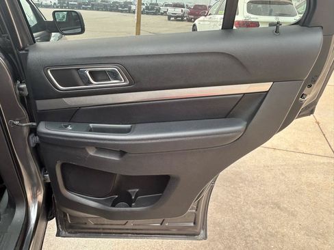 Used 2018 Ford Explorer XLT w/ Equipment Group 201A AWD/4WD image 17
