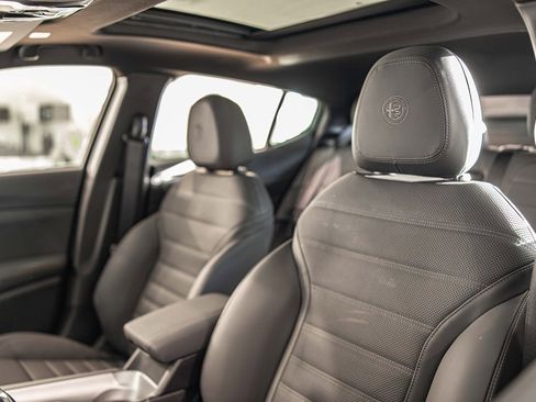 New 2025 Alfa Romeo Tonale w/ Premium Package image 17