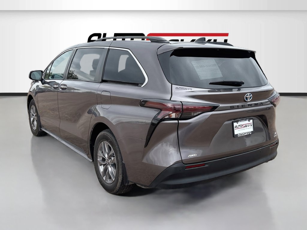 Used 2023 Toyota Sienna XLE w/ XLE Plus Package AWD/4WD image 5