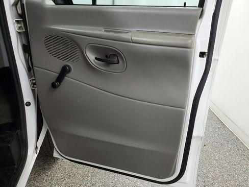 Used 2006 Ford E-150 and Econoline 150 image 17