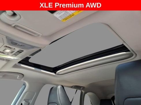 Used 2022 Toyota RAV4 XLE Premium AWD/4WD image 20