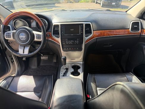 Used 2011 Jeep Grand Cherokee Overland AWD/4WD image 19