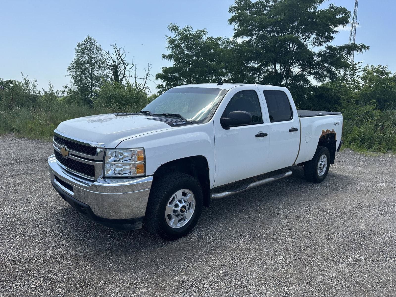 Used 2014 Chevrolet Silverado 2500 LT AWD/4WD image 2