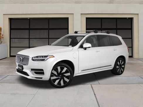 Used 2023 Volvo XC90 T8 Plus AWD/4WD image 3