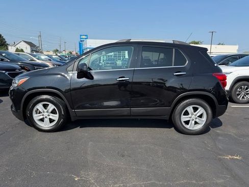 Used 2020 Chevrolet Trax LT w/ LT Convenience Package FWD image 4