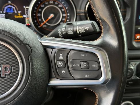 Used 2021 Jeep Wrangler Unlimited Sahara AWD/4WD image 16