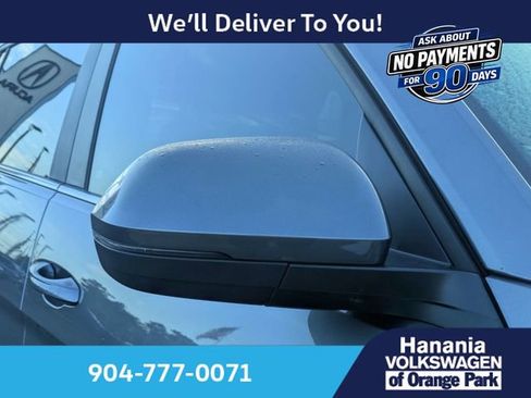 Certified 2025 Volkswagen Atlas Cross Sport SE FWD image 10