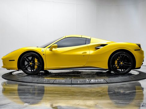 Used 2017 Ferrari 488 Spider image 10