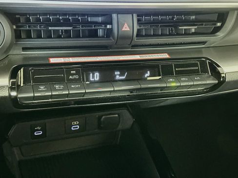 Used 2025 Toyota Prius LE FWD image 24