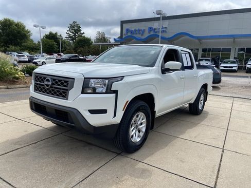 Used 2024 Nissan Frontier SV RWD image 4