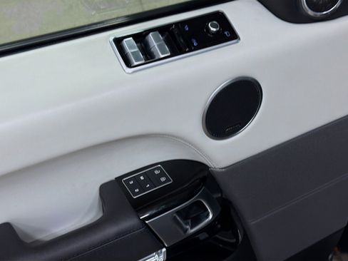 Used 2022 Land Rover Range Rover Sport SVR image 17