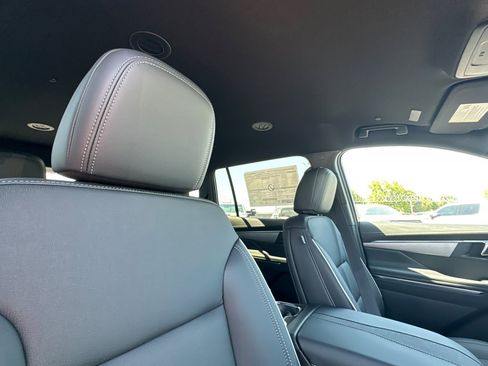 New 2025 Buick Enclave Preferred w/ Power Package image 15