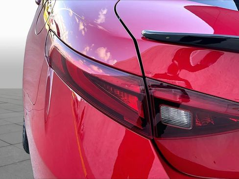 Used 2020 Alfa Romeo Giulia w/ Cold Weather Package RWD image 25