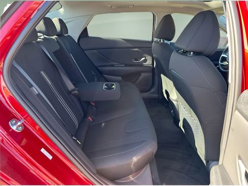 New 2025 Hyundai Elantra SEL image 23