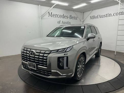 Used 2025 Hyundai Palisade Calligraphy FWD image 3