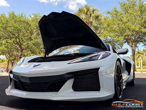 Used 2025 Chevrolet Corvette Z06 RWD image 41