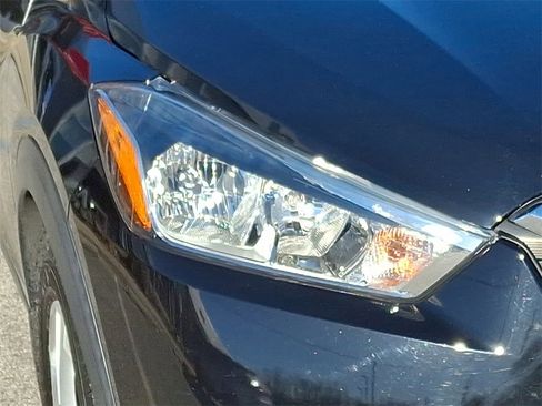 Used 2020 Nissan Kicks S image 9