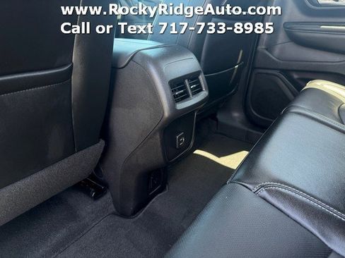 Used 2024 GMC Terrain SLT AWD/4WD image 15