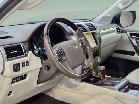 Used 2017 Lexus GX 460 Premium w/ Premium Package AWD/4WD image 11