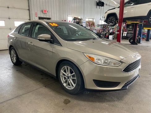 Used 2016 Ford Focus SE image 5