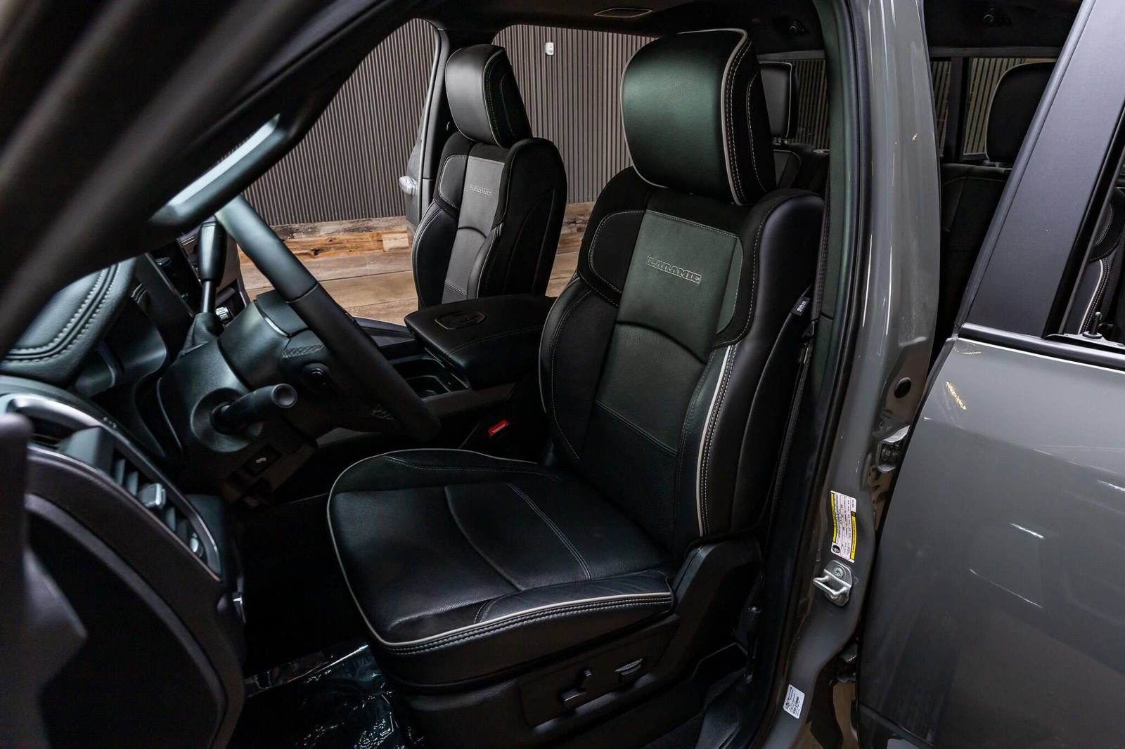 Used 2026 RAM 2500 Laramie AWD/4WD image 31