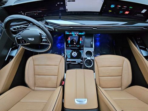 Used 2025 Cadillac Escalade Premium Luxury w/ Touring Package image 36