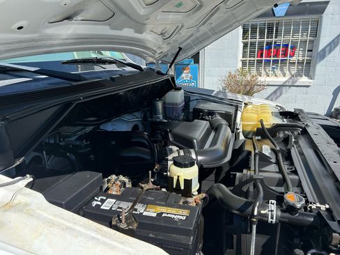 Used 2020 Nissan NV 2500 S image 22