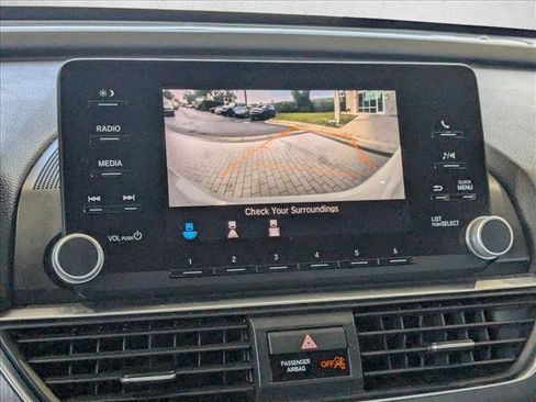 Used 2018 Honda Accord LX image 9