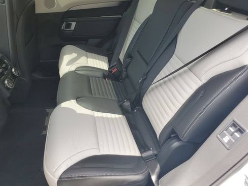 New 2026 Land Rover Discovery Dynamic SE AWD/4WD image 11