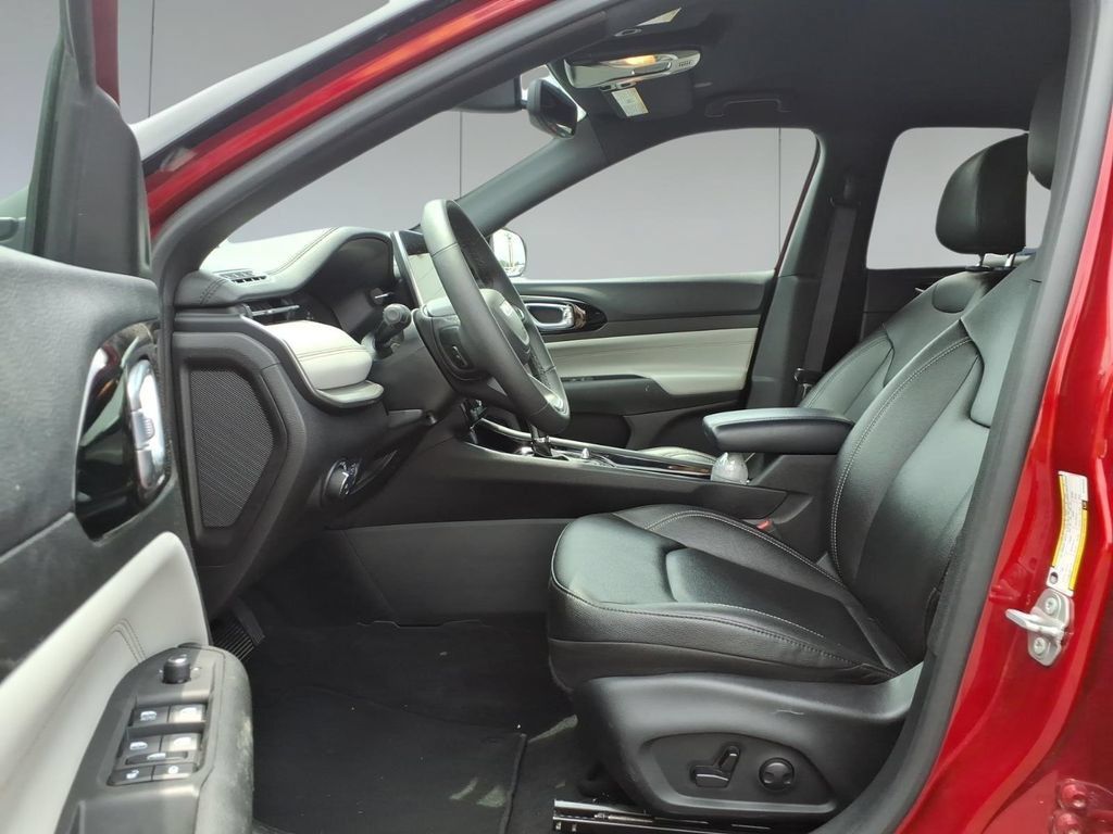 Used 2025 Jeep Compass Limited AWD/4WD image 15