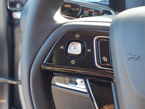 Used 2024 Lincoln Corsair AWD w/ Equipment Group 101A image 12