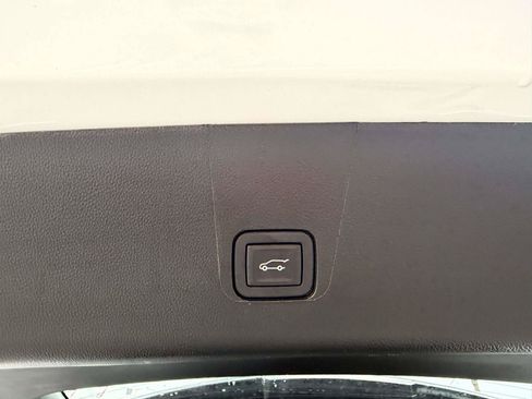 Certified 2023 Chevrolet Traverse LT AWD/4WD image 7