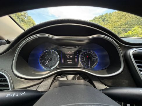 Used 2015 Chrysler 200 Limited FWD image 24