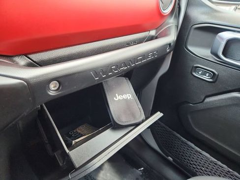Used 2022 Jeep Wrangler Unlimited Rubicon w/ LED Lighting Group AWD/4WD image 48