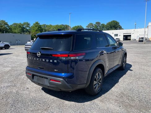 Used 2024 Nissan Pathfinder SV FWD image 5