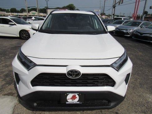 Used 2025 Toyota RAV4 XLE AWD/4WD image 2