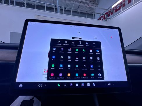 Used 2022 Tesla Model Y Long Range image 22