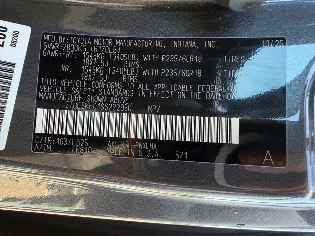 Used 2025 Toyota Sienna Platinum AWD/4WD image 14