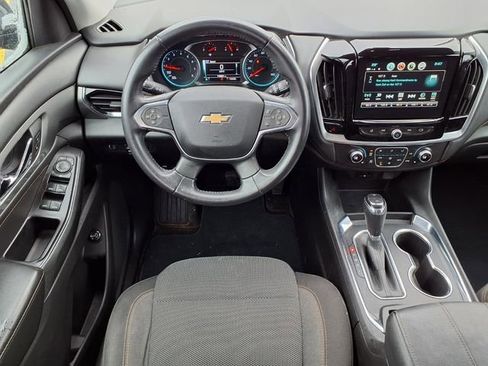 Used 2018 Chevrolet Traverse LT image 6