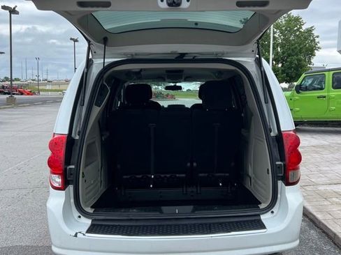 Used 2015 Dodge Grand Caravan SXT w/ UConnect Hands-Free Group FWD image 24