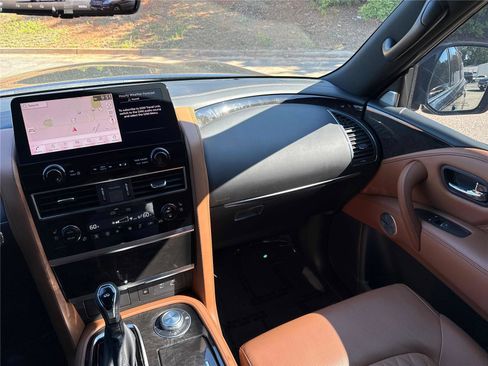 Used 2024 INFINITI QX80 Sensory AWD/4WD image 15