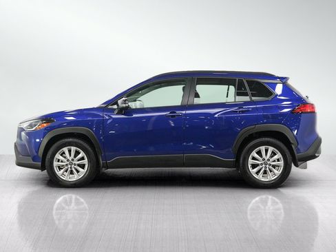 Used 2025 Toyota Corolla Cross LE w/ Moonroof Package AWD/4WD image 2