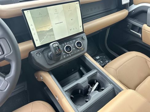New 2026 Land Rover Defender 130 X-Dynamic SE AWD/4WD image 14