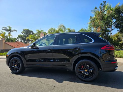 Used 2016 Porsche Cayenne image 3