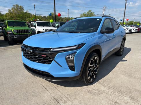 Used 2024 Chevrolet Trax RS w/ Sunroof Package image 4