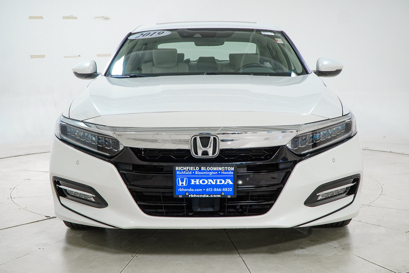 Used 2019 Honda Accord Touring image 3