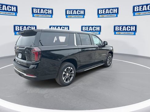 New 2026 Chevrolet Suburban LS image 8